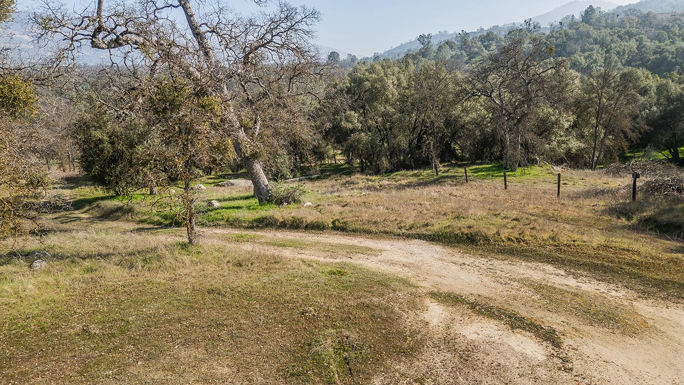 32150 Broken Arrow Ln, Auberry, CA 93602