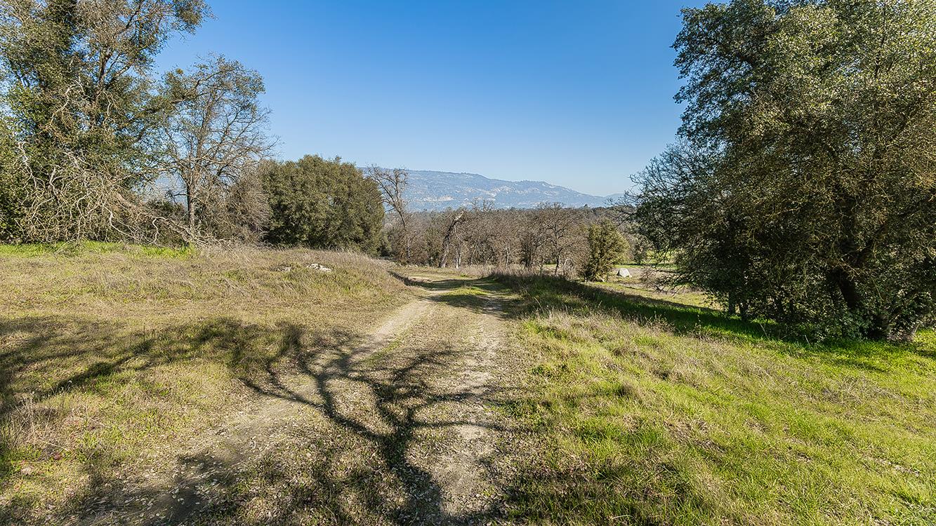 32150 Broken Arrow Ln, Auberry, CA 93602