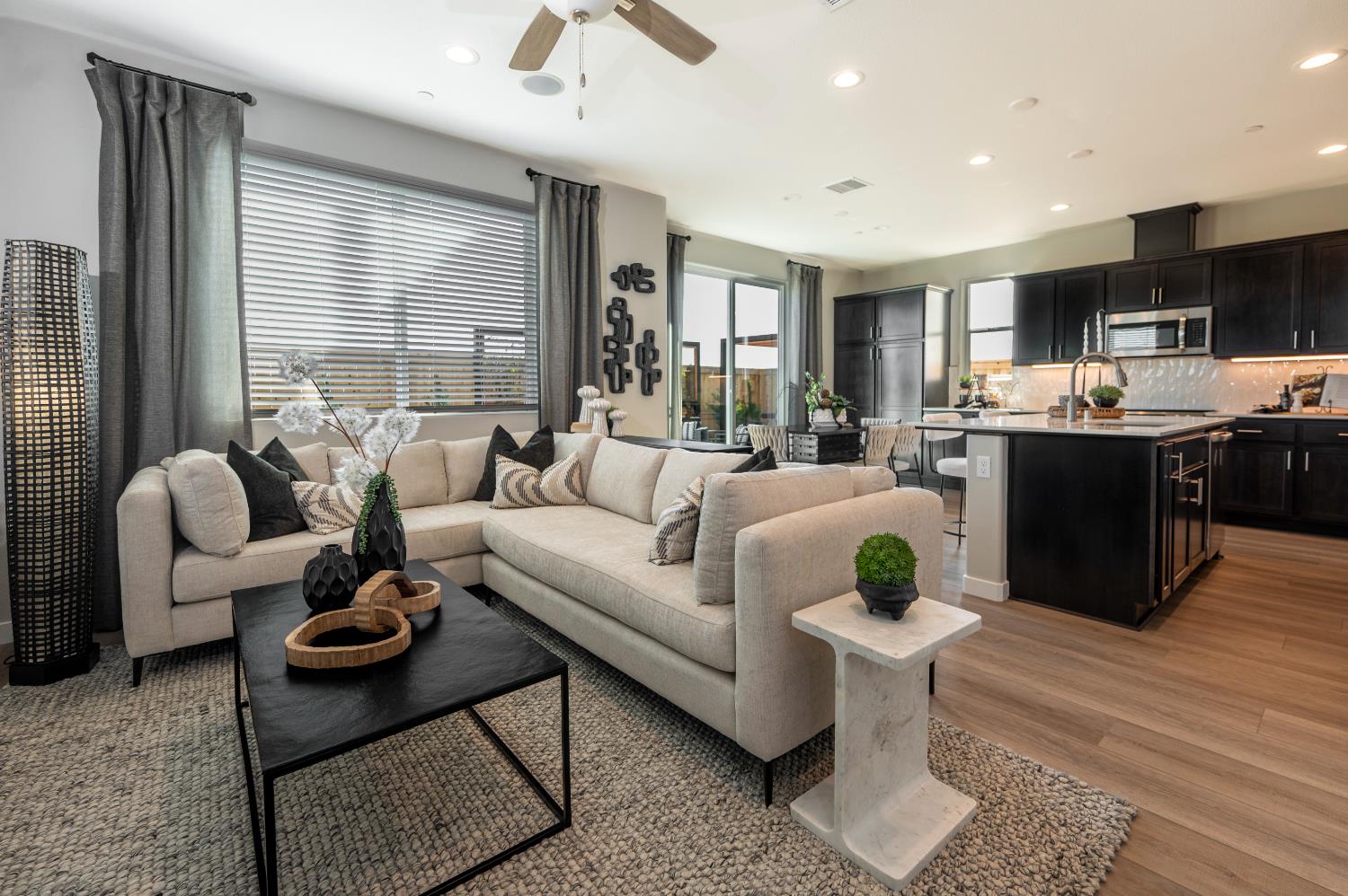 586 Ophelia Ave, Madera, CA 93636