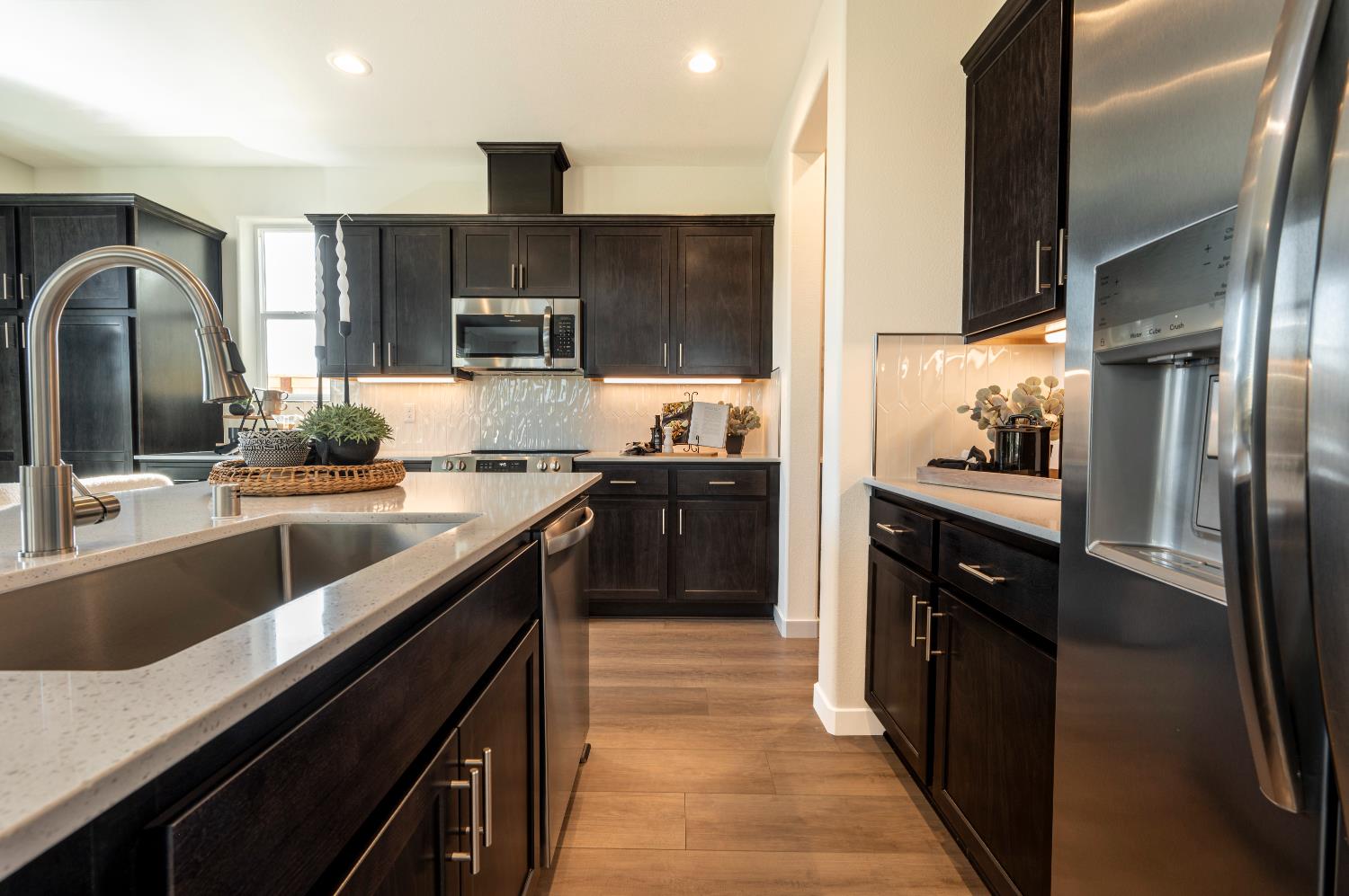 586 Ophelia Ave, Madera, CA 93636