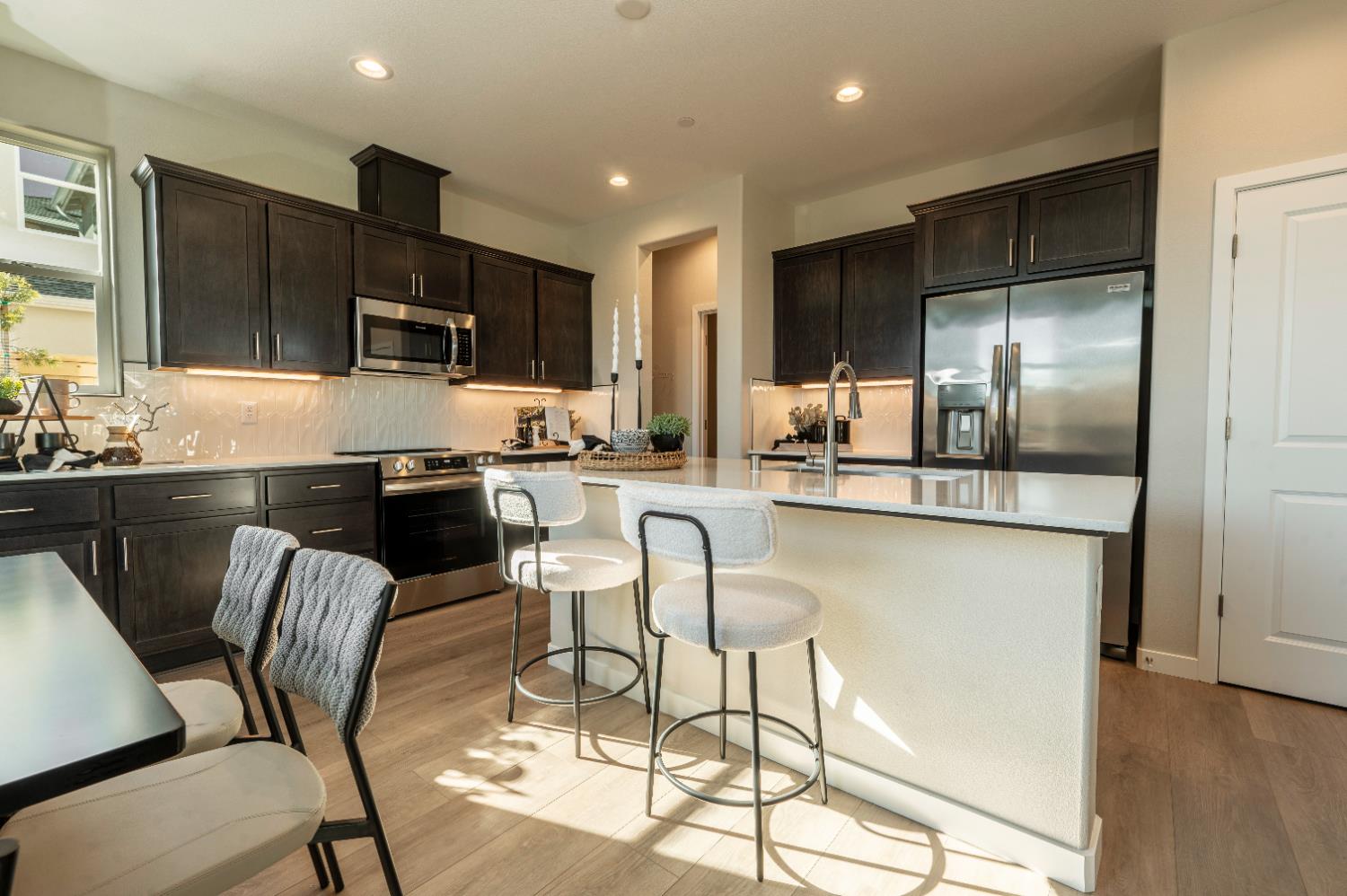 586 Ophelia Ave, Madera, CA 93636