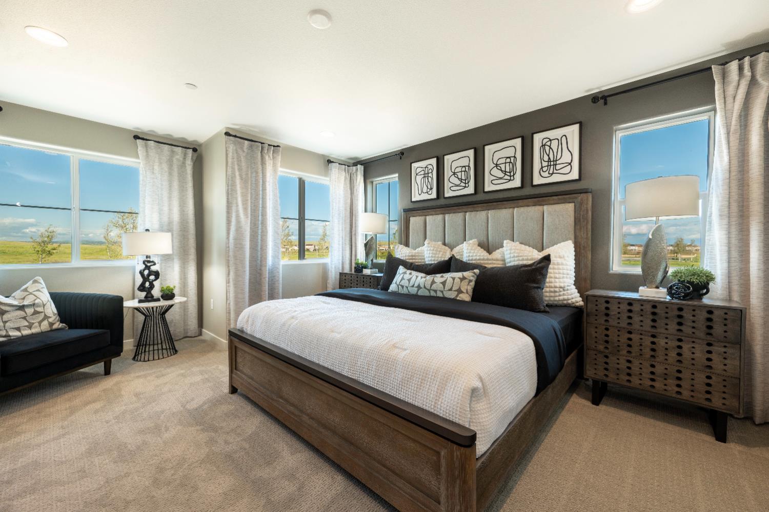 586 Ophelia Ave, Madera, CA 93636