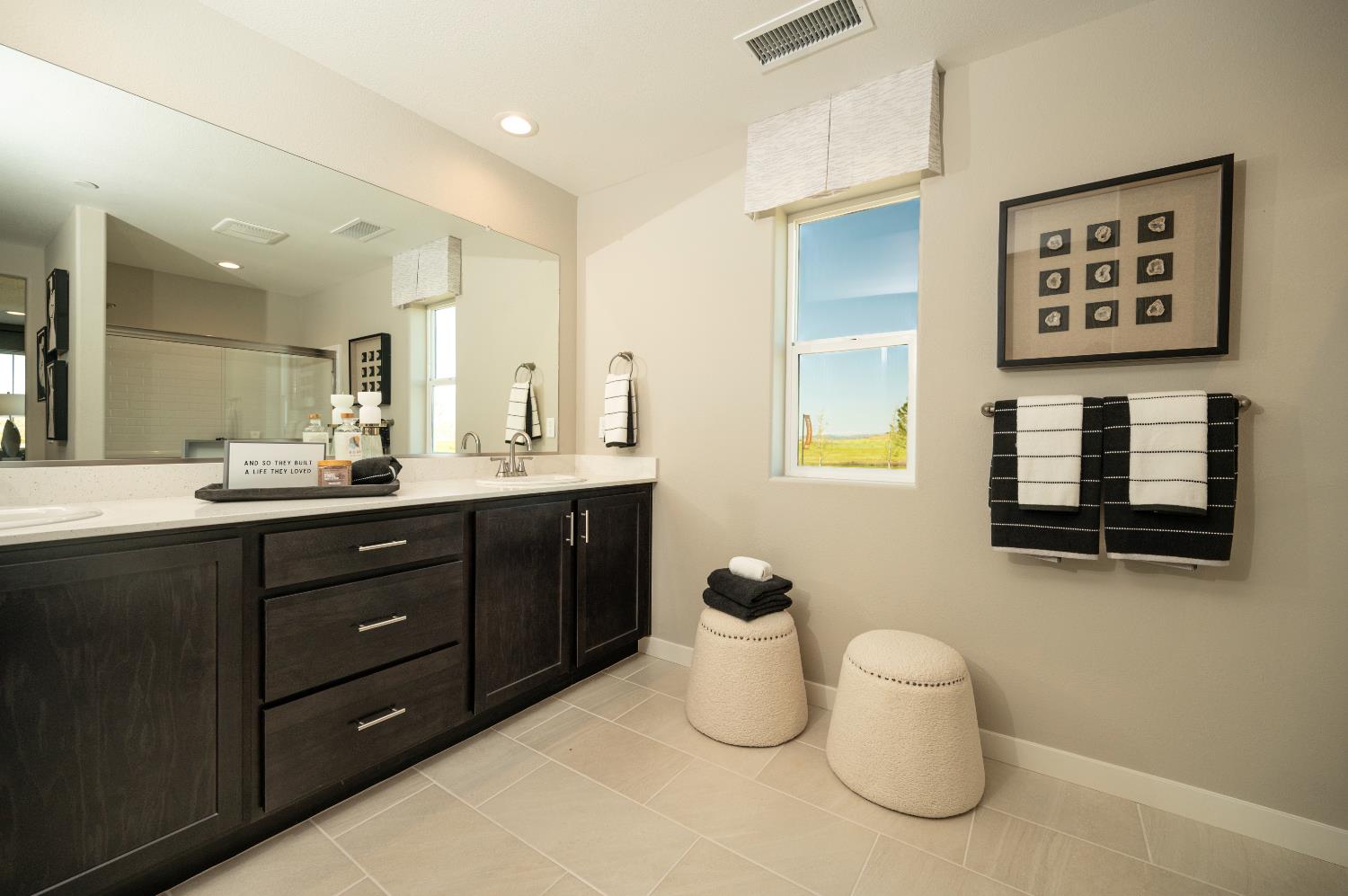 586 Ophelia Ave, Madera, CA 93636