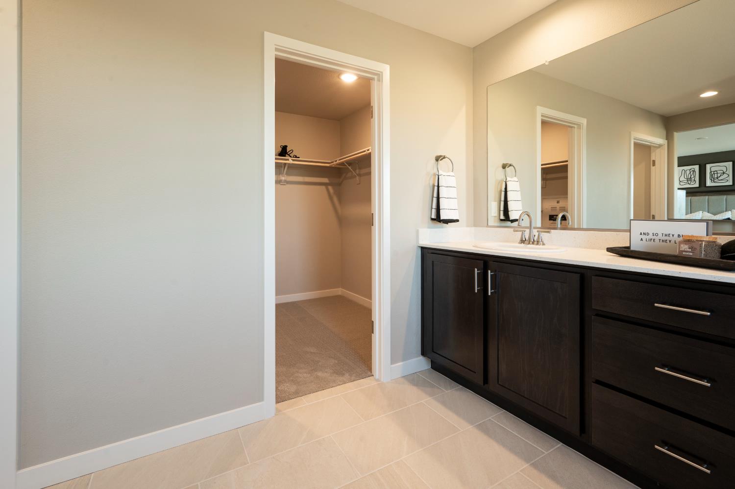 586 Ophelia Ave, Madera, CA 93636