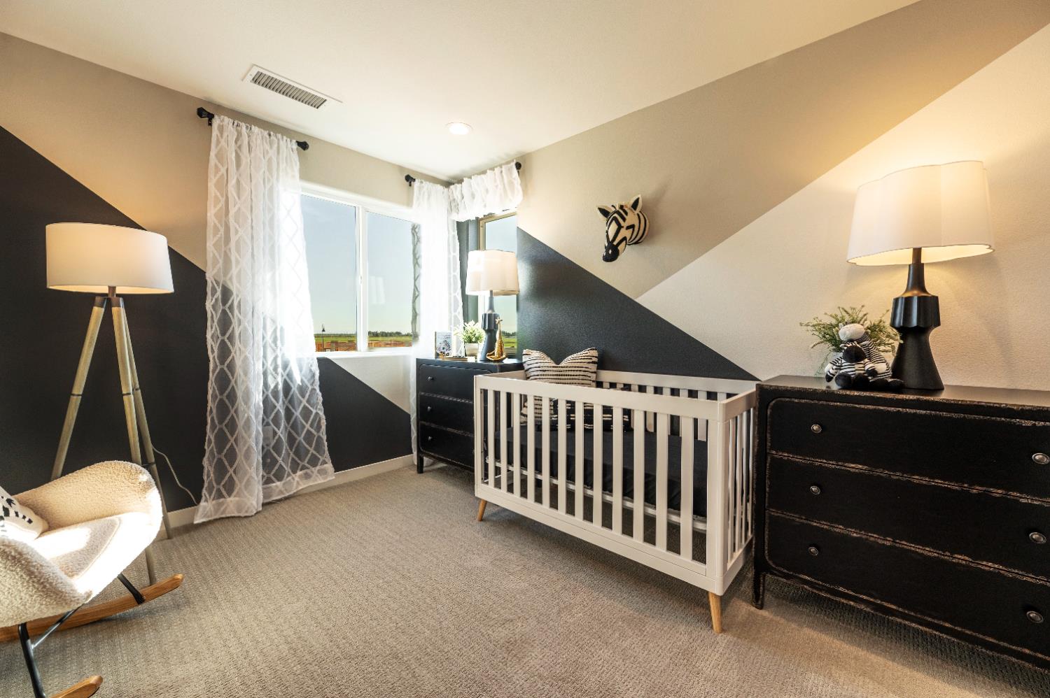 586 Ophelia Ave, Madera, CA 93636