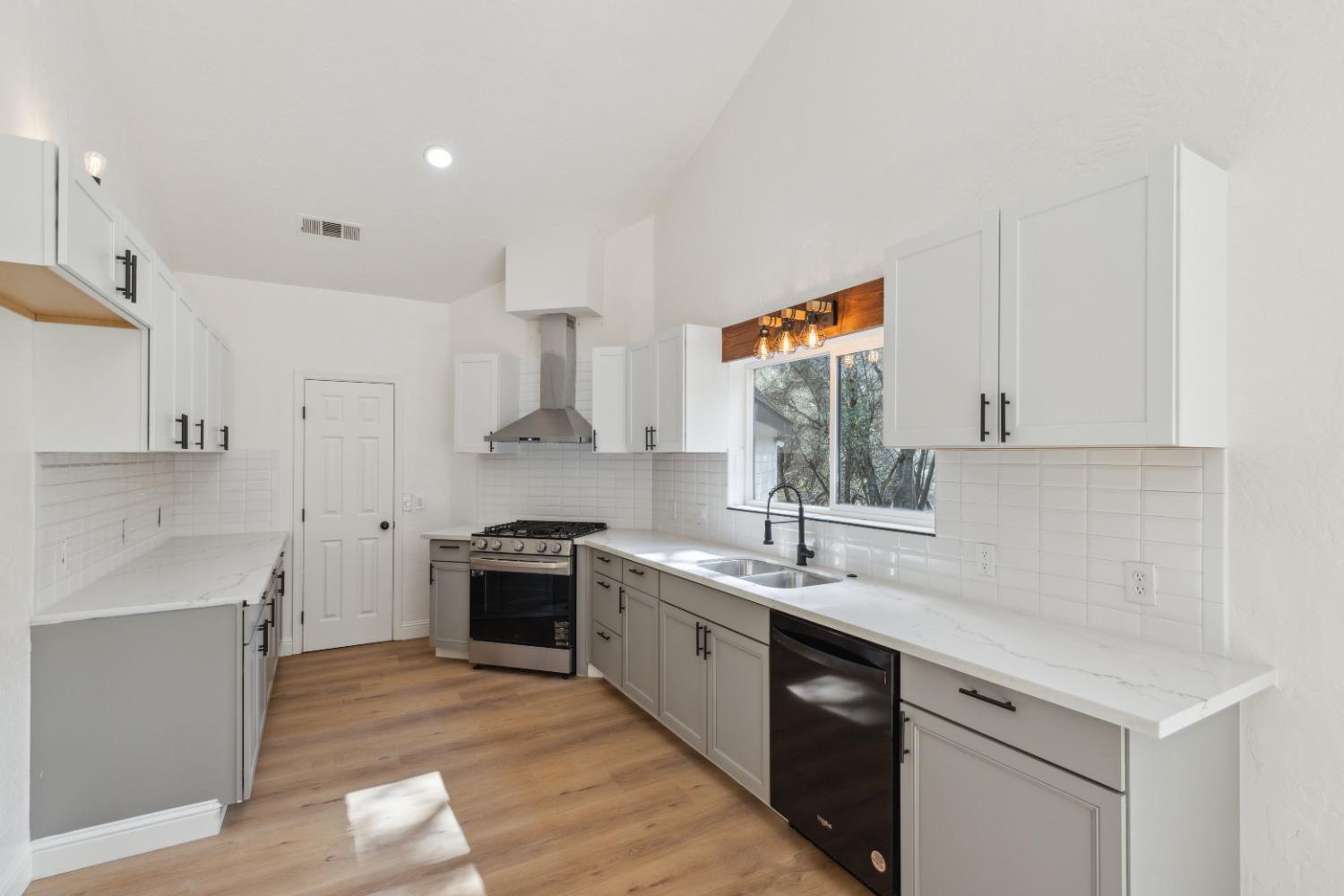 47684 Willow Pond Way, Coarsegold, CA 93614