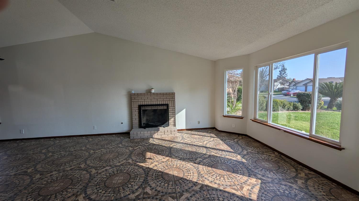 1637 Princeton Ave, Madera, CA 93637