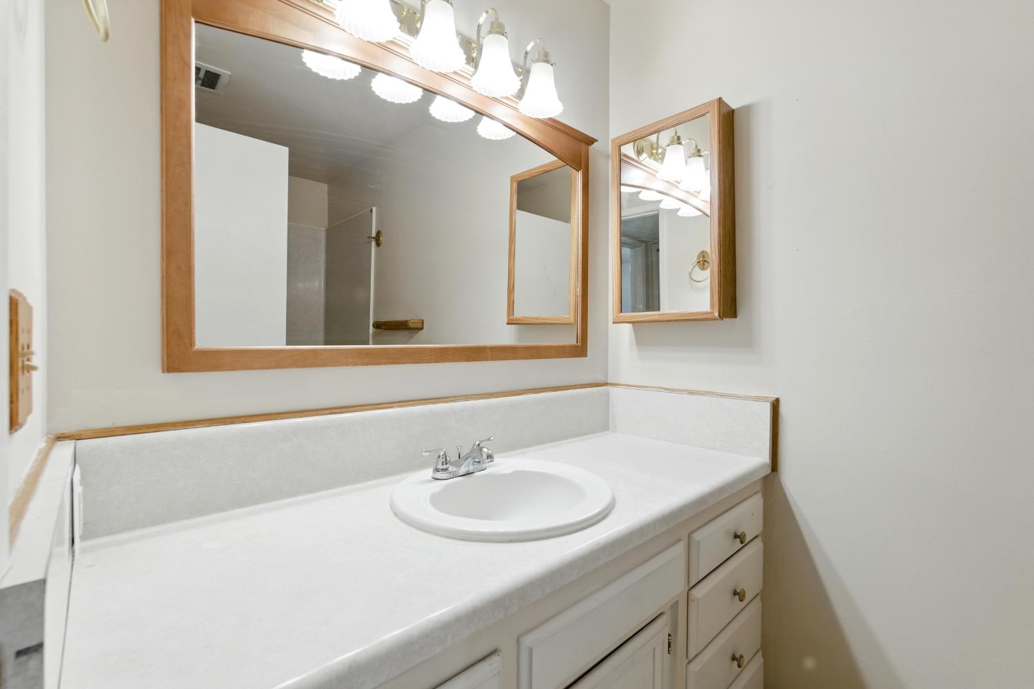 4849 N 7Th St #E, Fresno, CA 93726