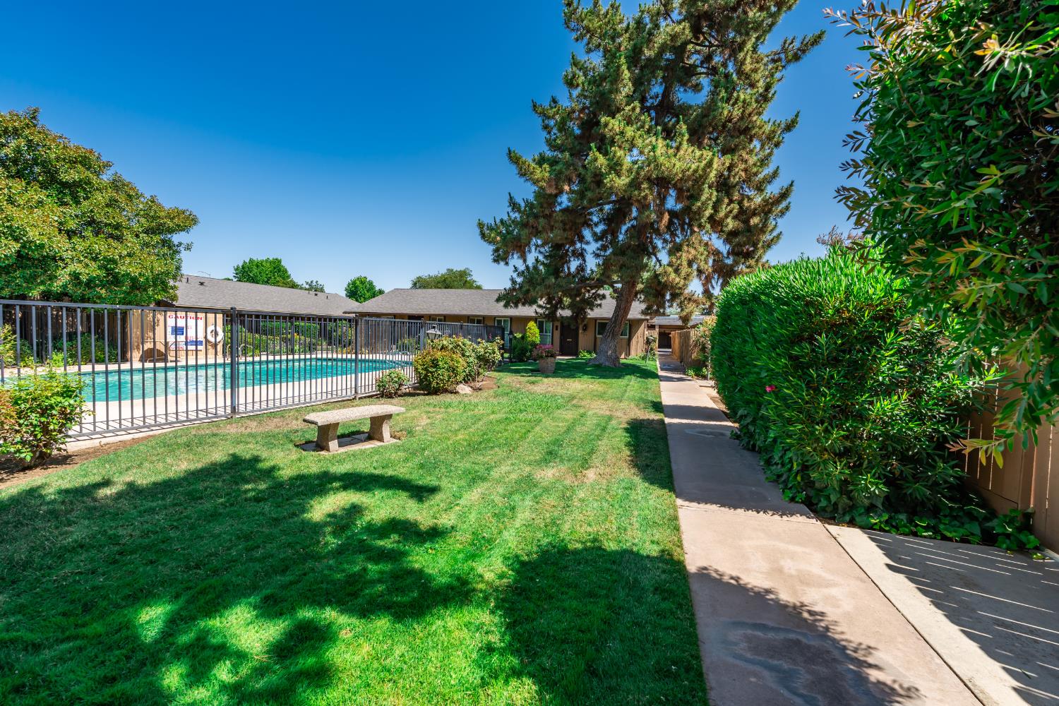 4849 N 7Th St #E, Fresno, CA 93726