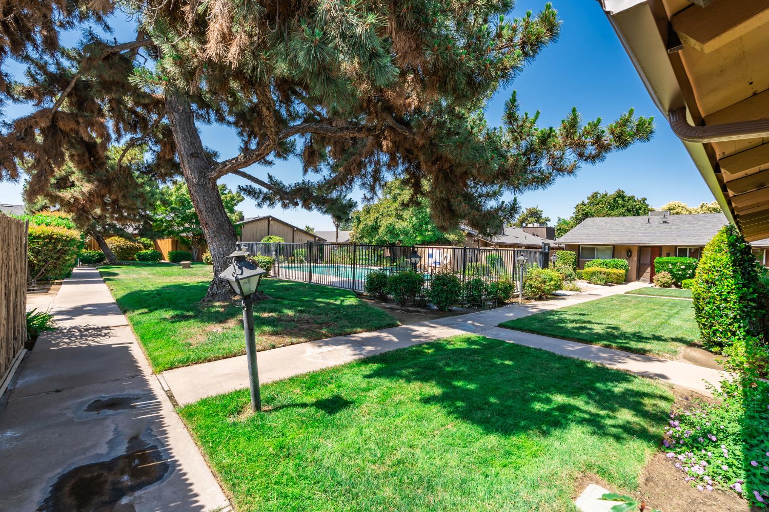 4849 N 7Th St #E, Fresno, CA 93726