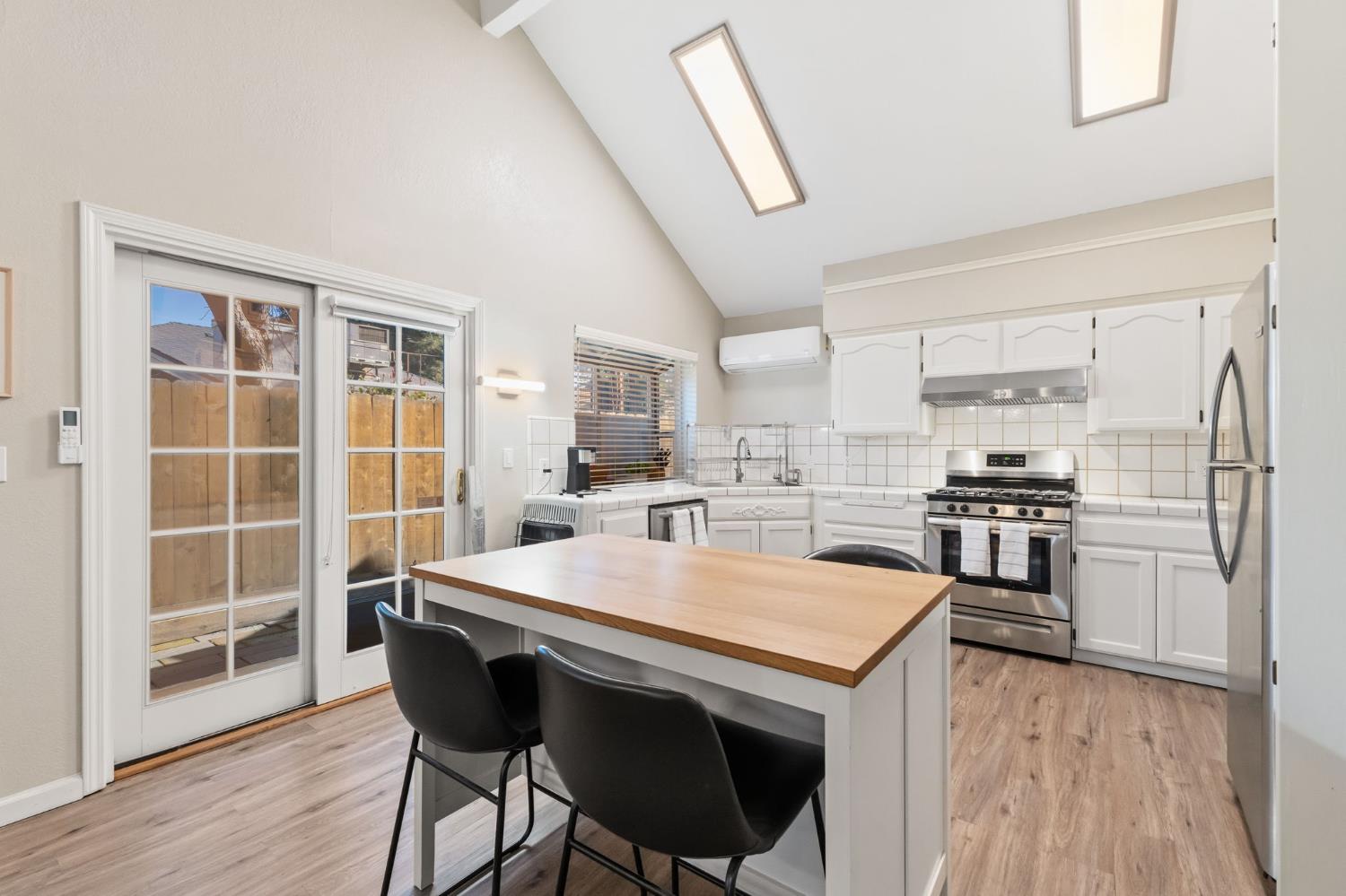 7572 N Millbrook Ave, Fresno, CA 93720