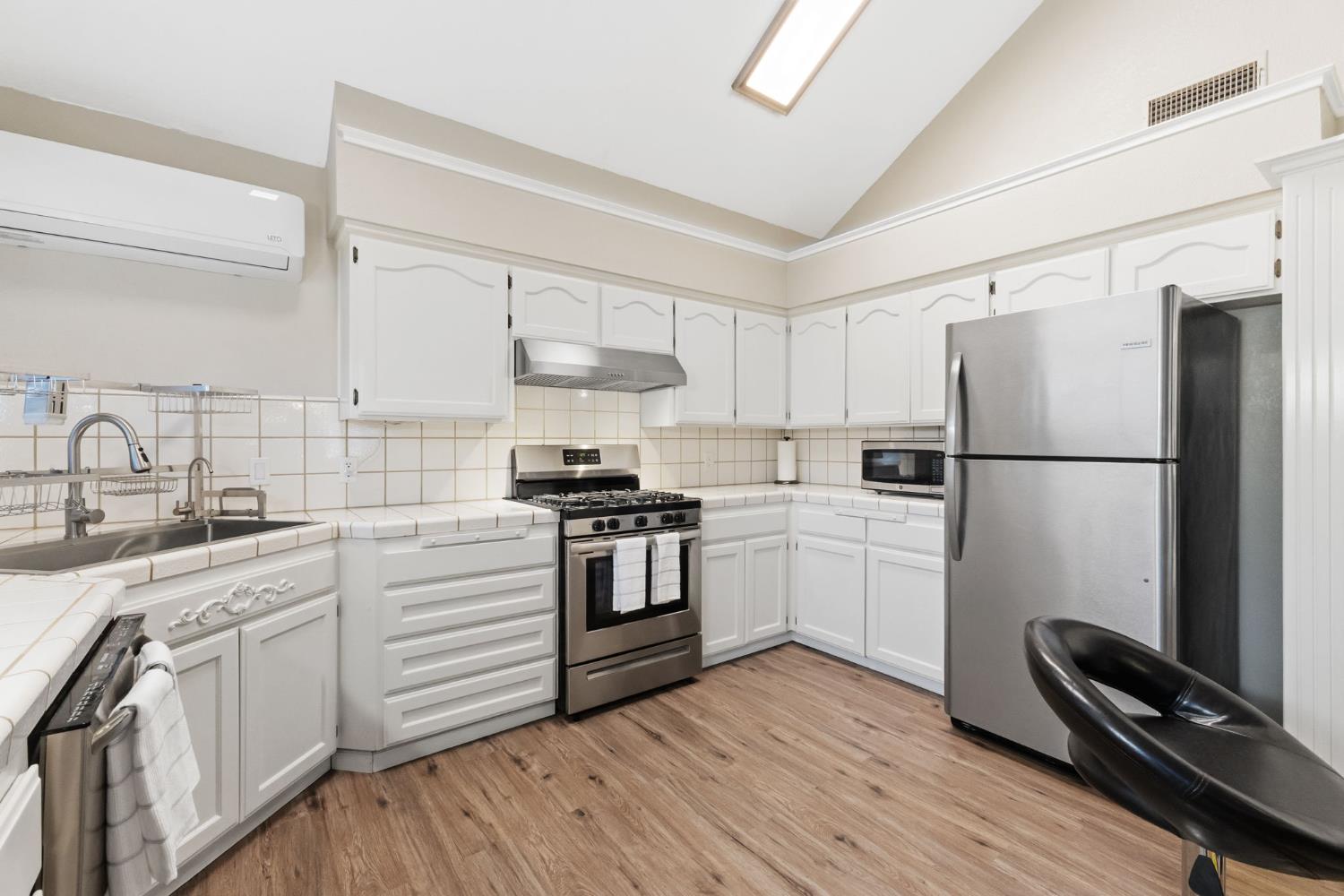 7572 N Millbrook Ave, Fresno, CA 93720