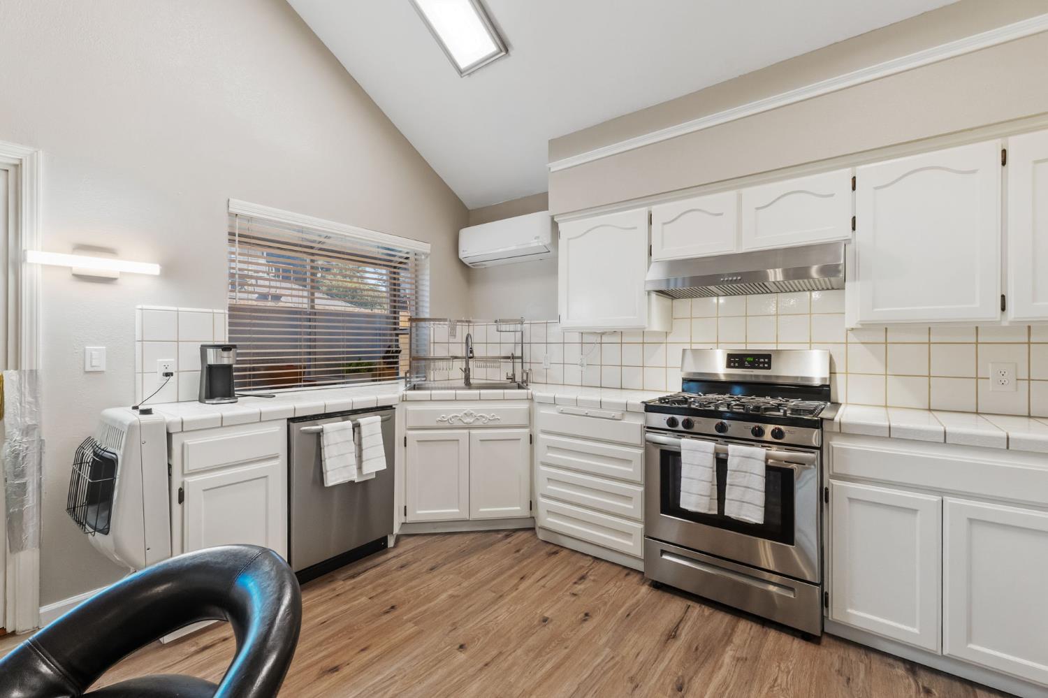 7572 N Millbrook Ave, Fresno, CA 93720