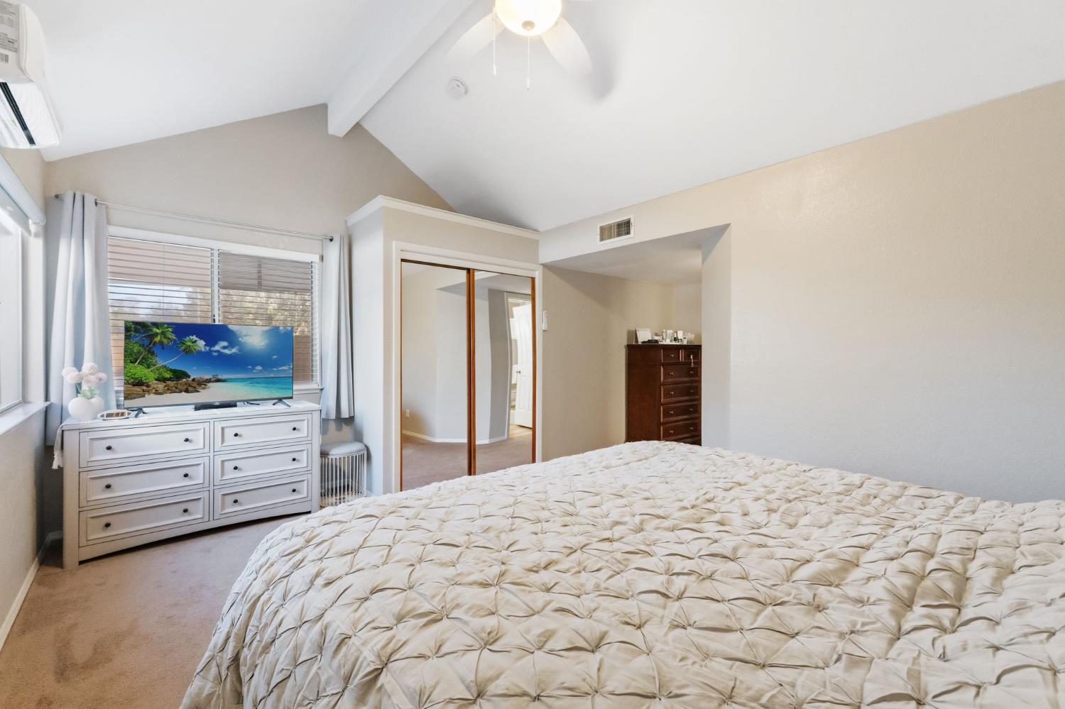 7572 N Millbrook Ave, Fresno, CA 93720