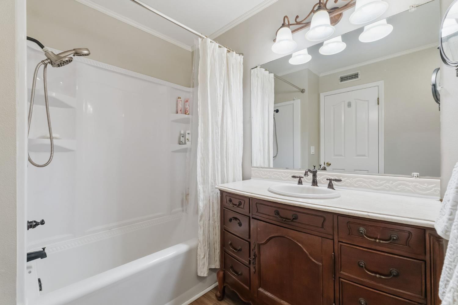 7572 N Millbrook Ave, Fresno, CA 93720