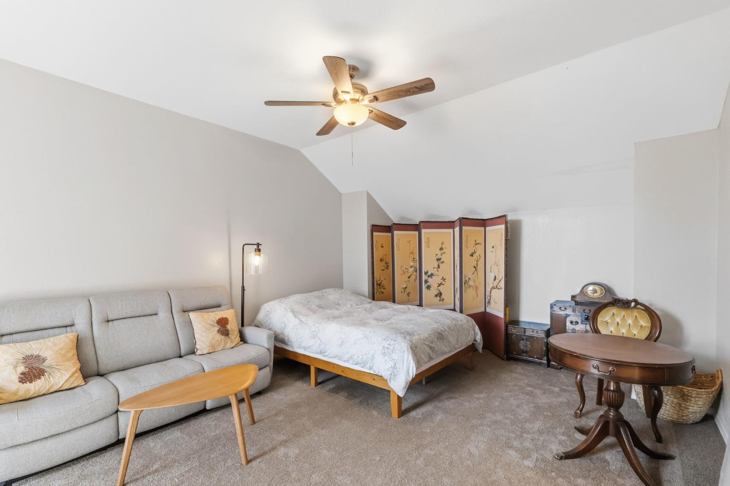 7572 N Millbrook Ave, Fresno, CA 93720