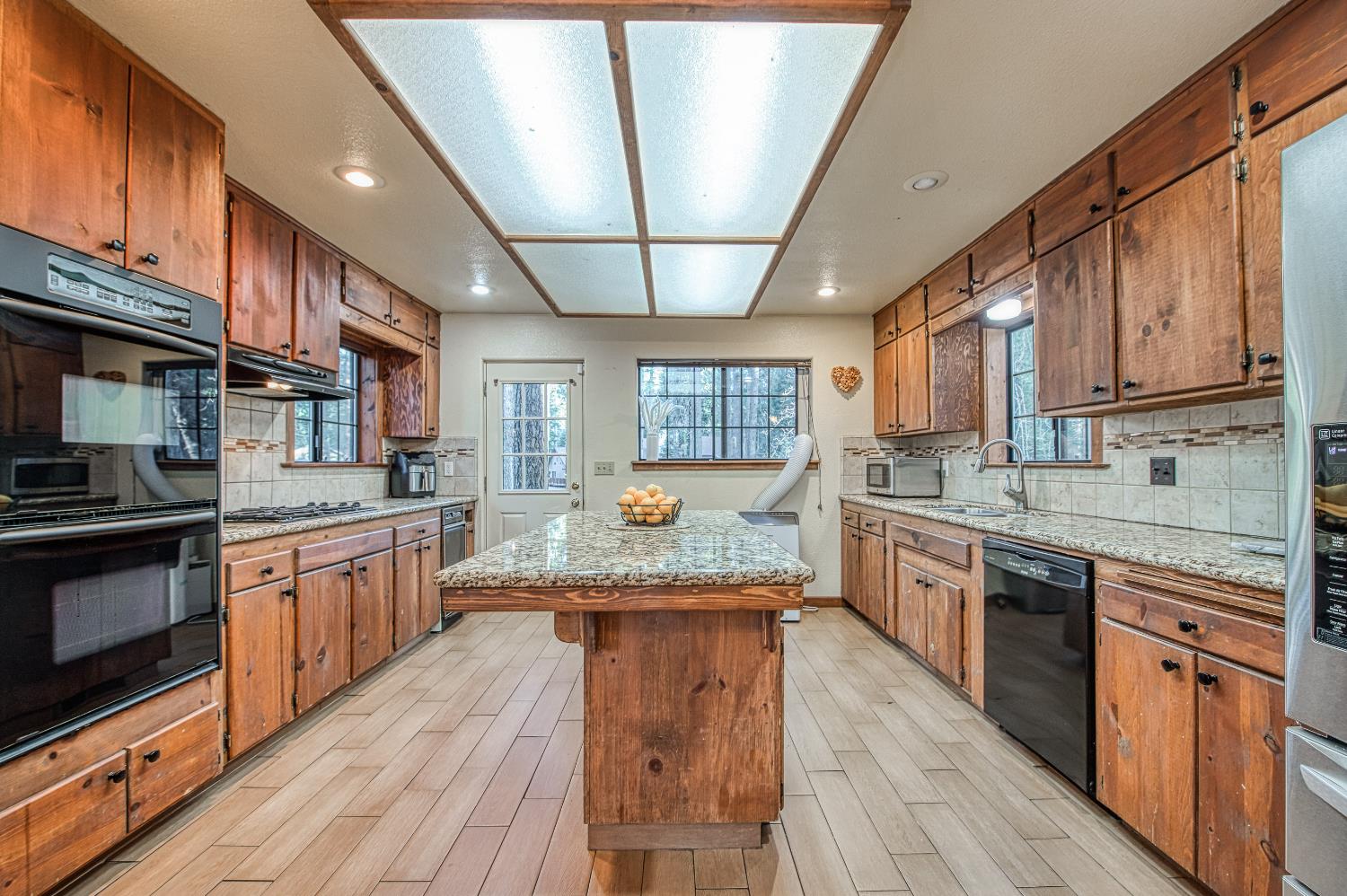 39095 Ridge Rd, Shaver Lake, CA 93664