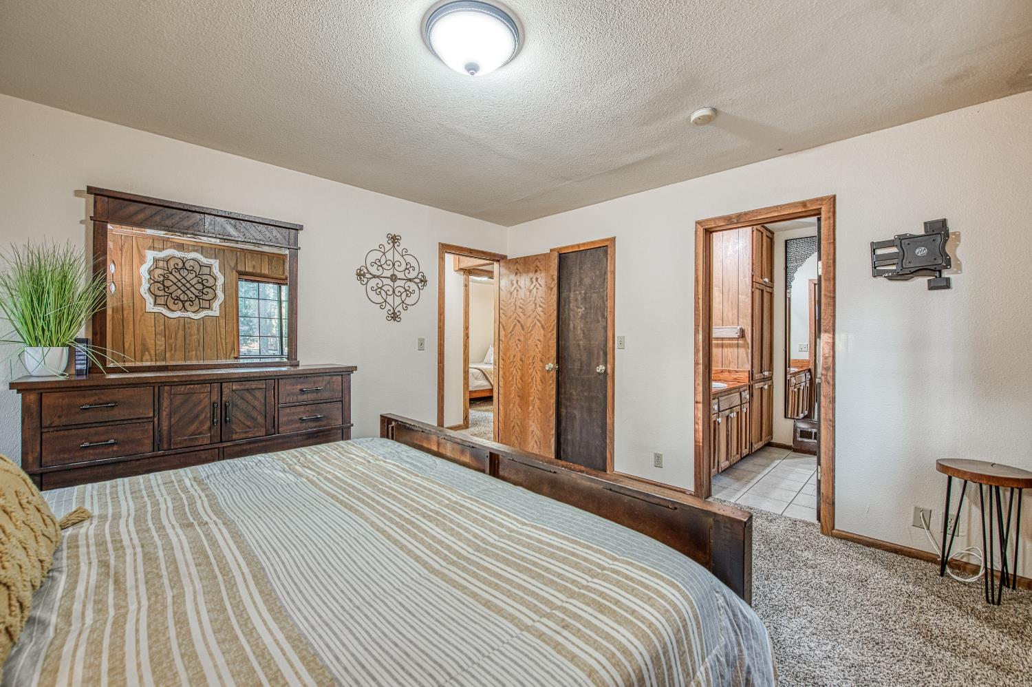 39095 Ridge Rd, Shaver Lake, CA 93664