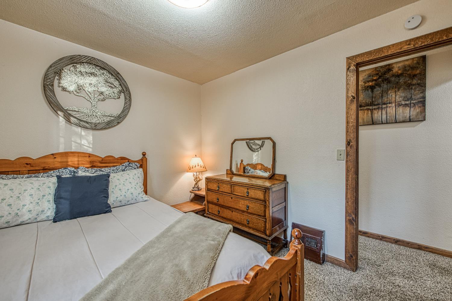 39095 Ridge Rd, Shaver Lake, CA 93664