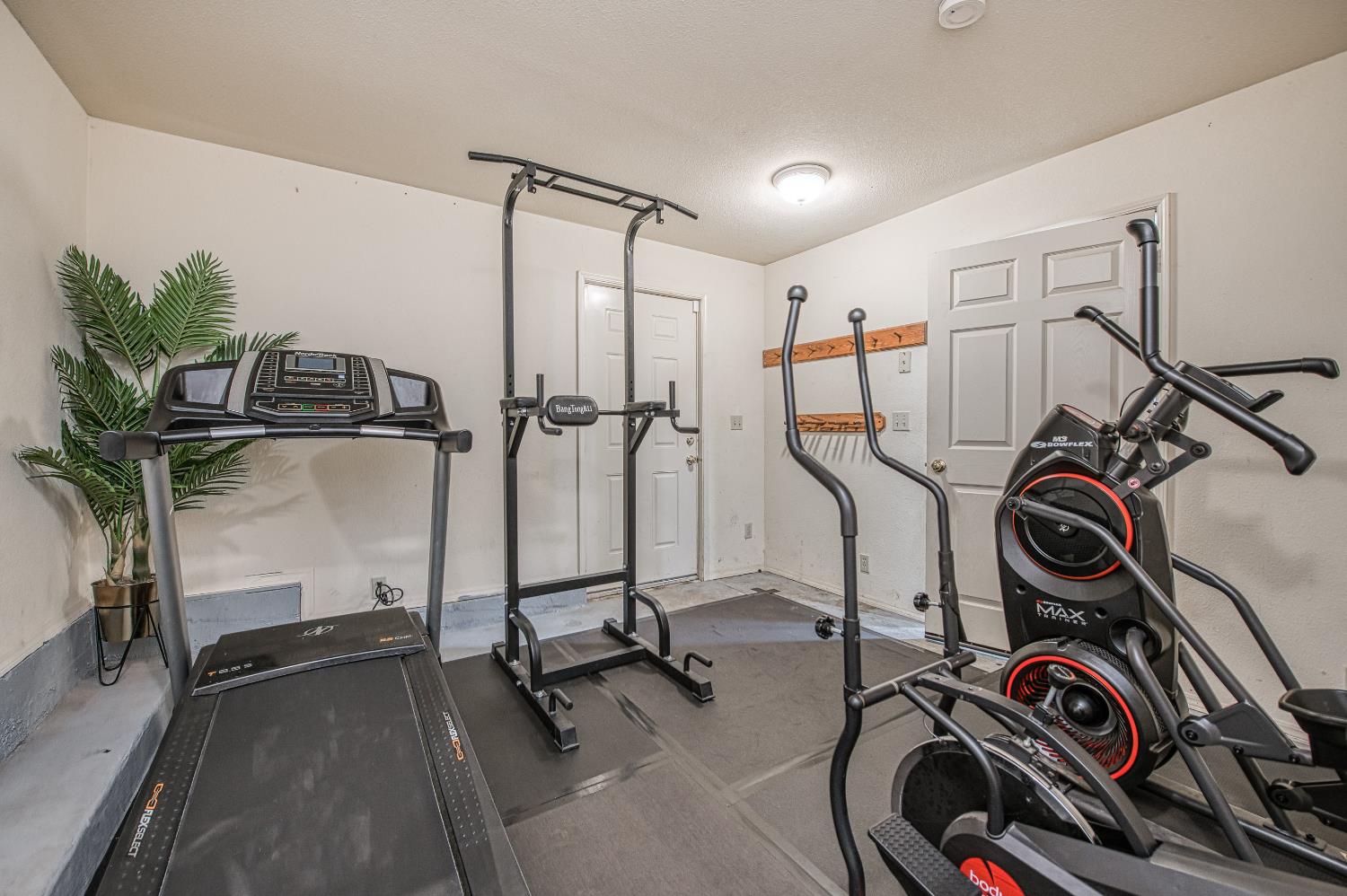 39095 Ridge Rd, Shaver Lake, CA 93664