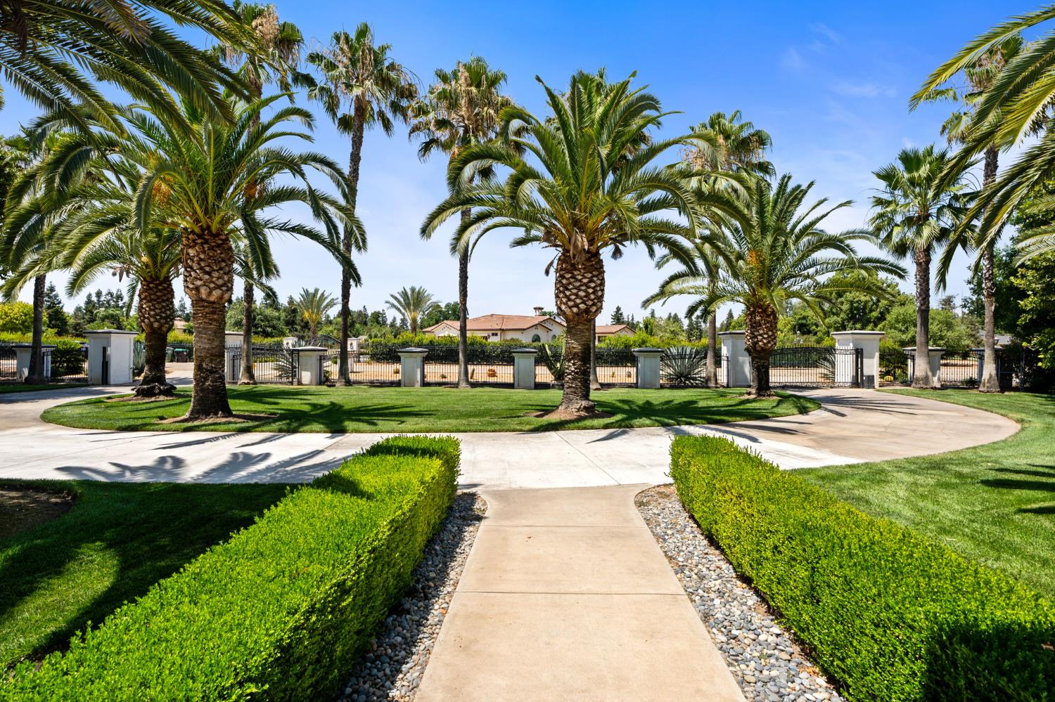 7207 E Bremer Ave, Fresno, CA 93737