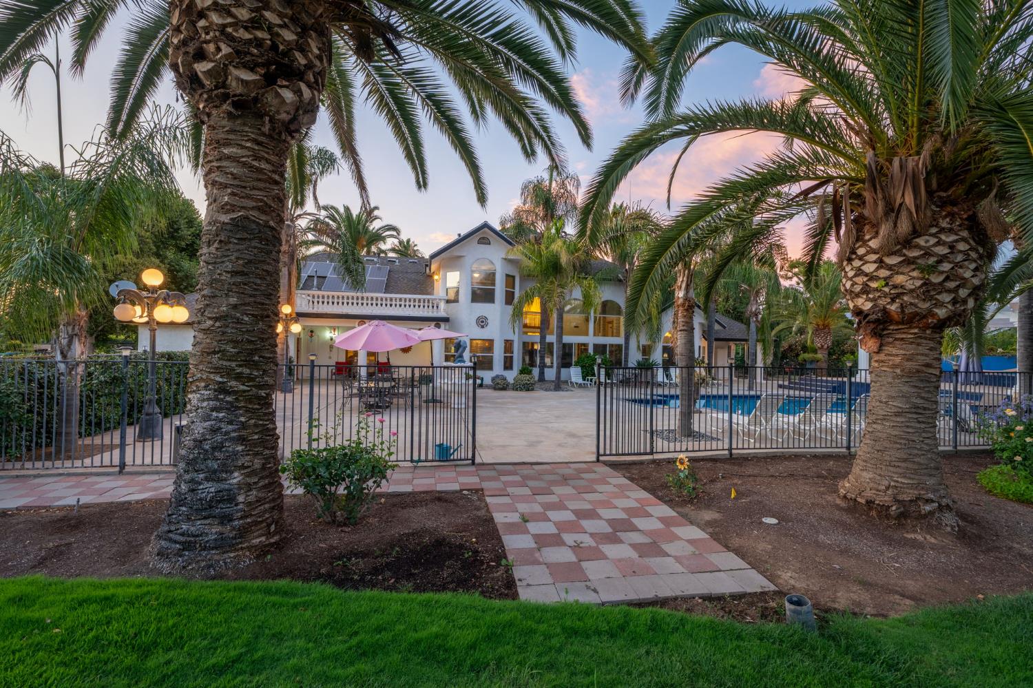 7207 E Bremer Ave, Fresno, CA 93737