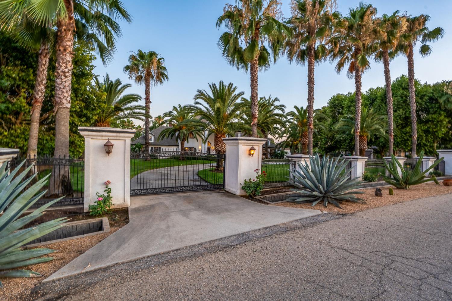 7207 E Bremer Ave, Fresno, CA 93737