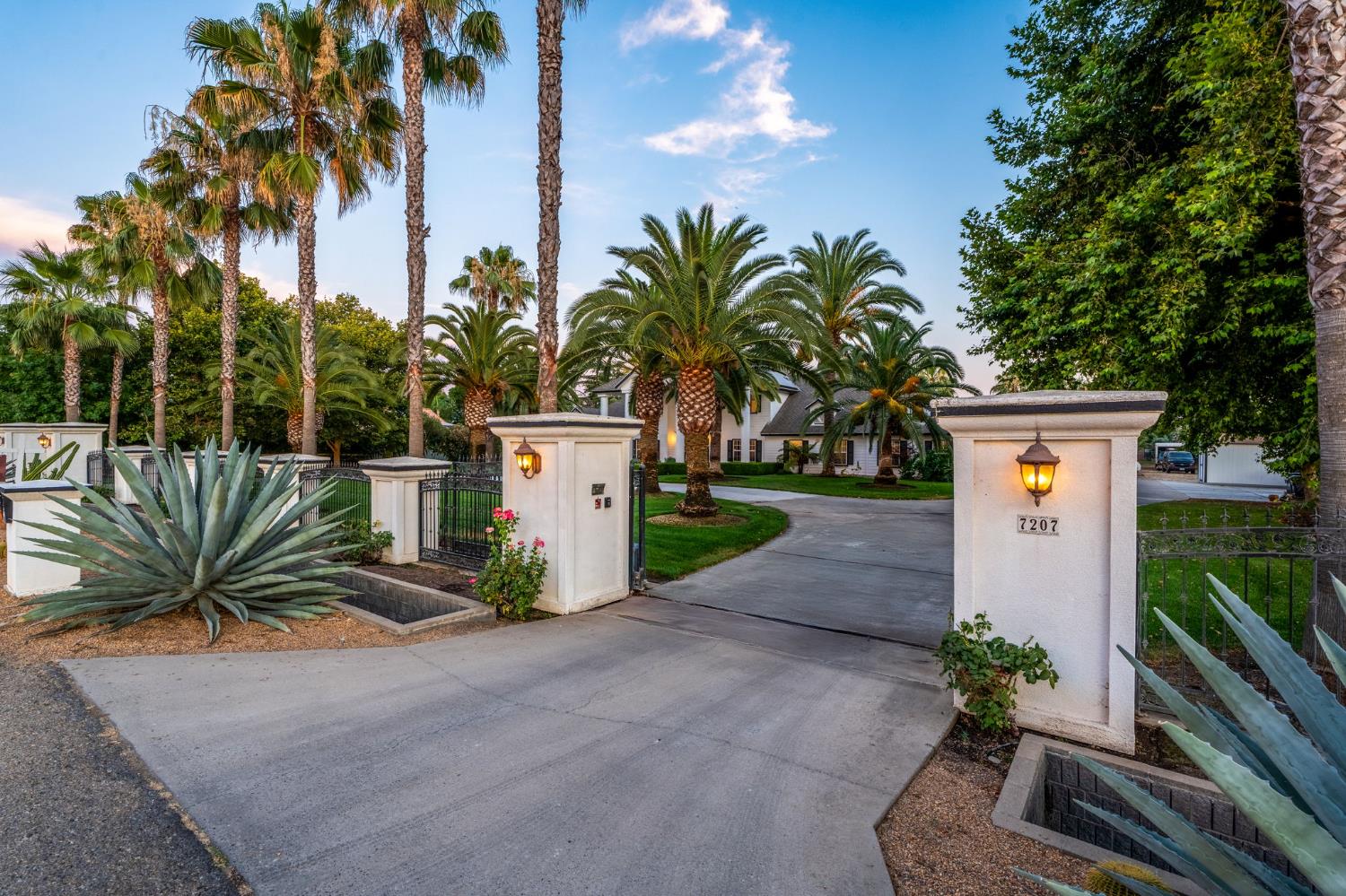 7207 E Bremer Ave, Fresno, CA 93737