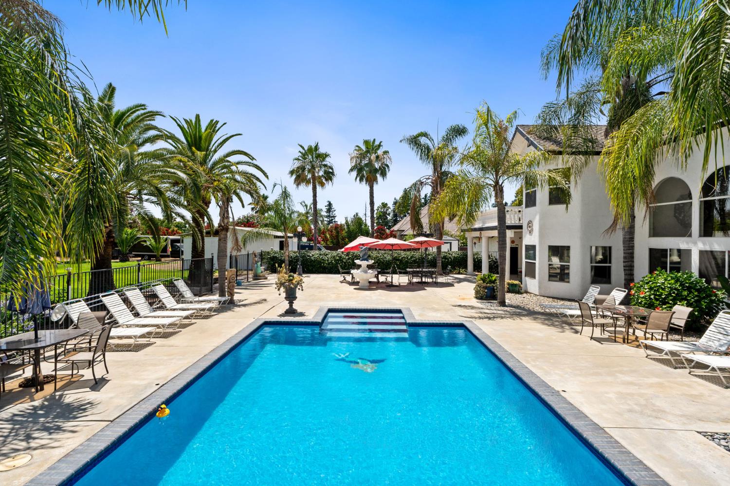 7207 E Bremer Ave, Fresno, CA 93737