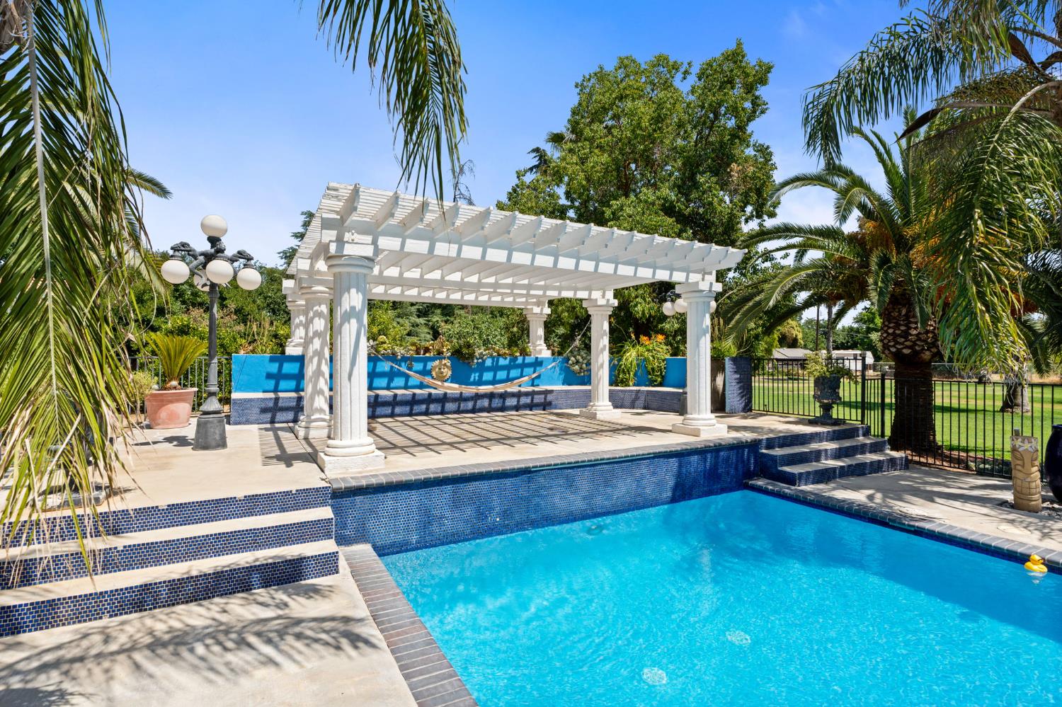 7207 E Bremer Ave, Fresno, CA 93737