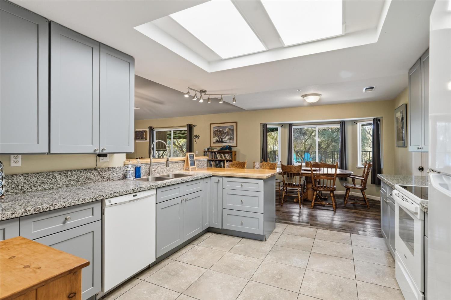 42406 Windy Gap Dr, Ahwahnee, CA 93601