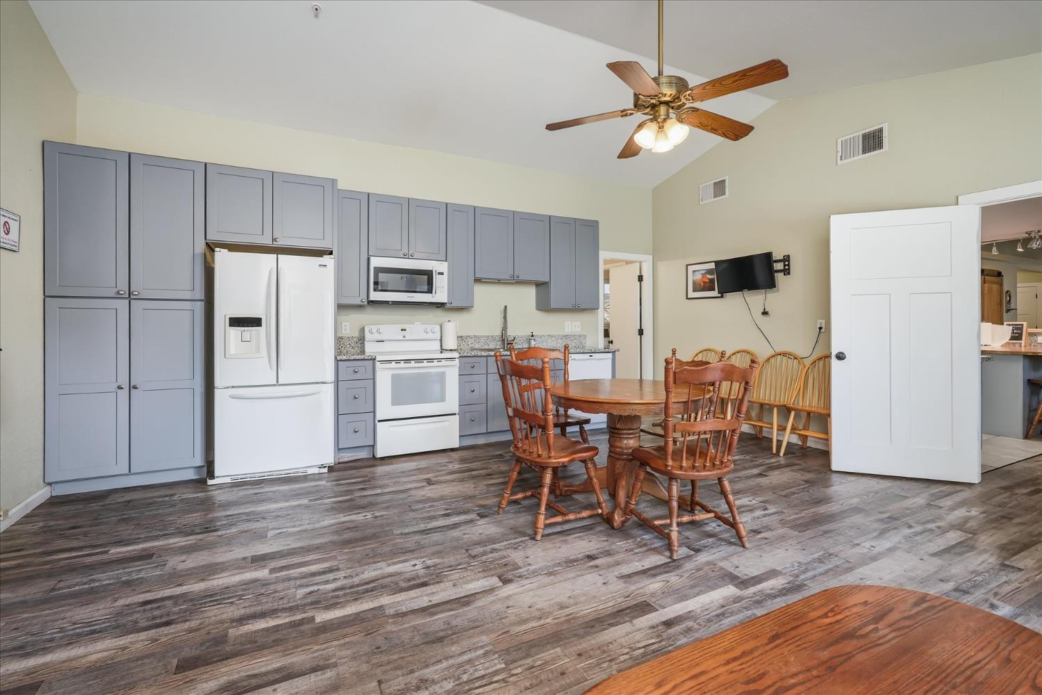 42406 Windy Gap Dr, Ahwahnee, CA 93601