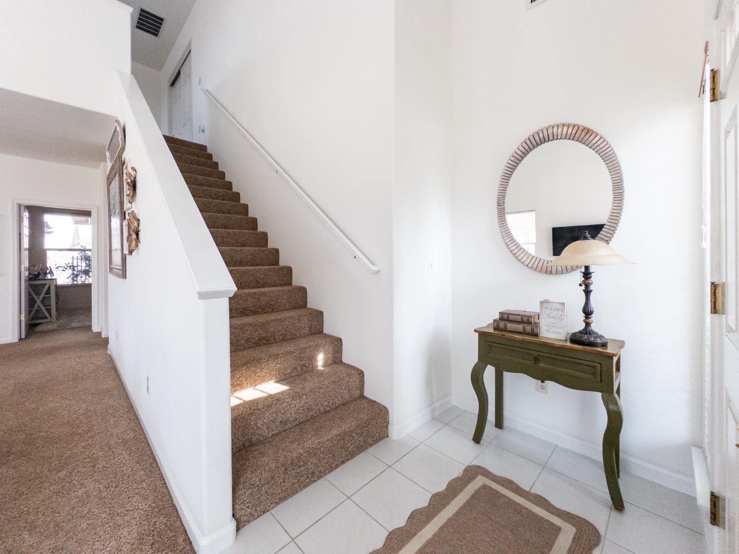 337 E Village Dr, Dinuba, CA 93618