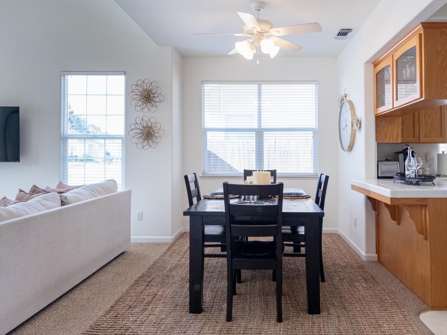 337 E Village Dr, Dinuba, CA 93618