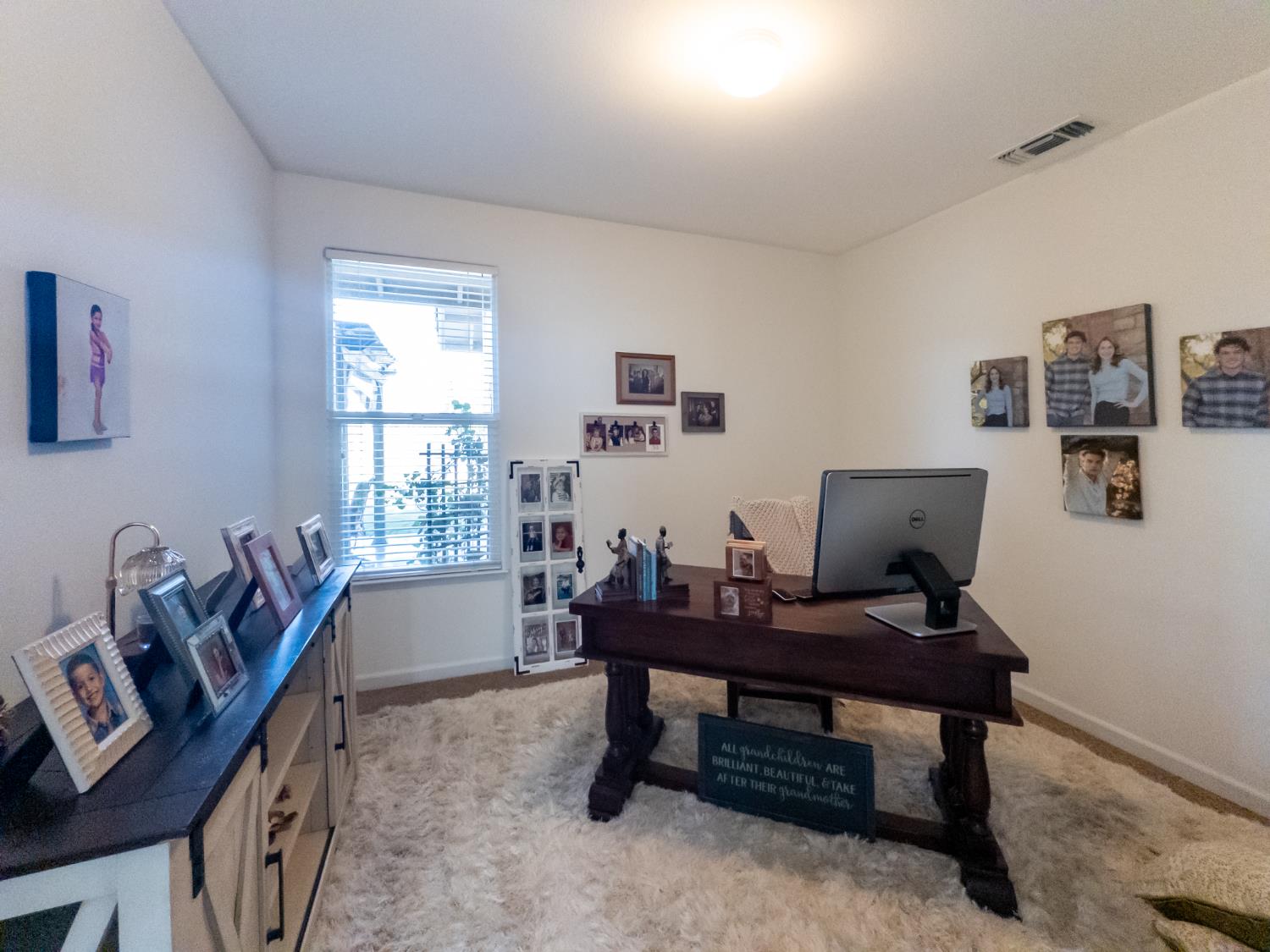 337 E Village Dr, Dinuba, CA 93618