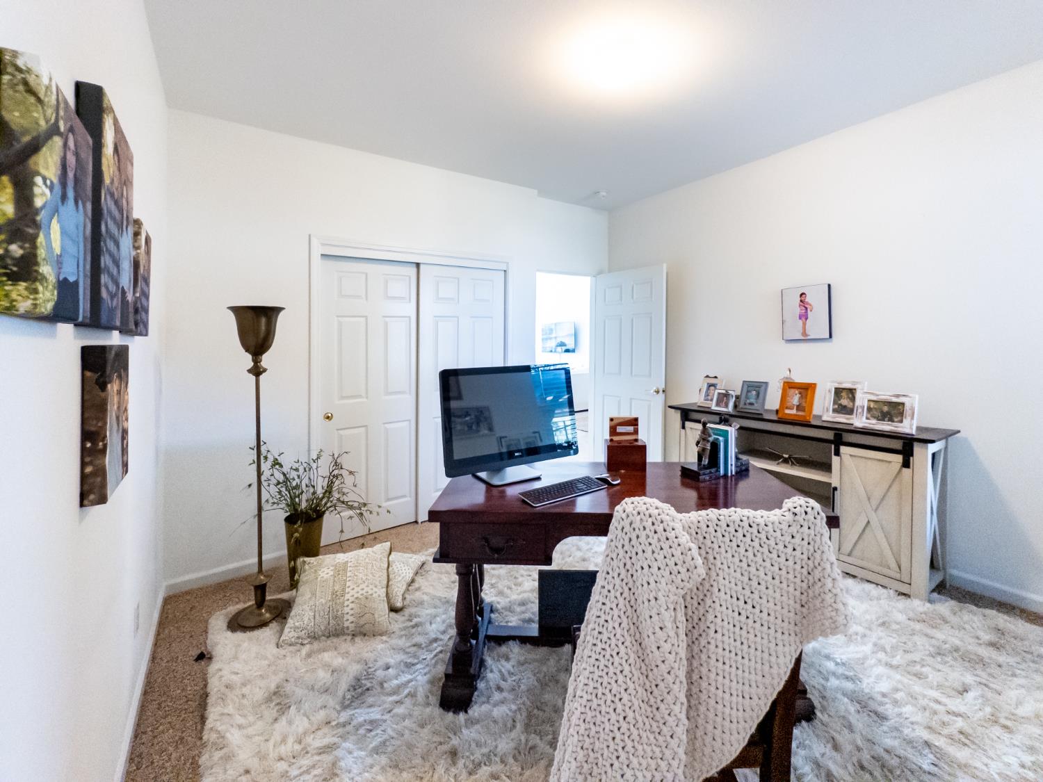 337 E Village Dr, Dinuba, CA 93618