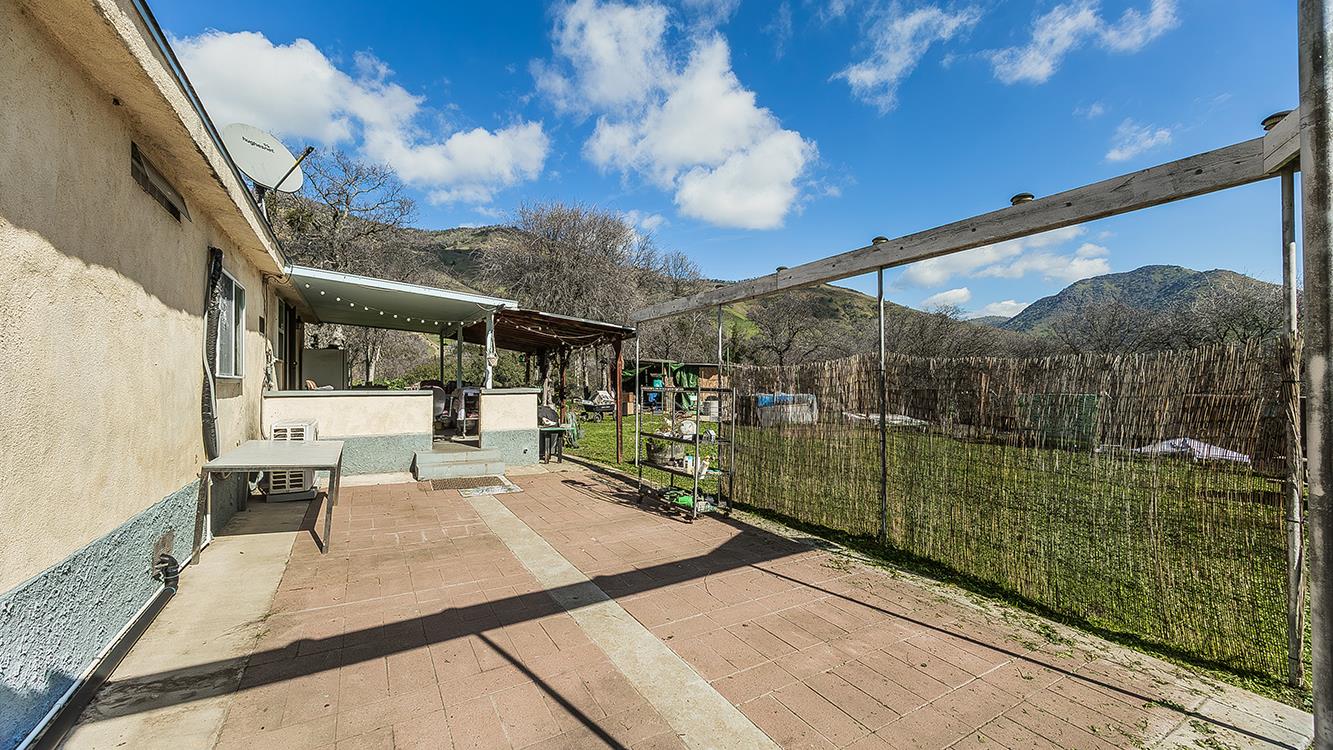 1321 Elwood Rd, Yokuts Valley, CA 93675