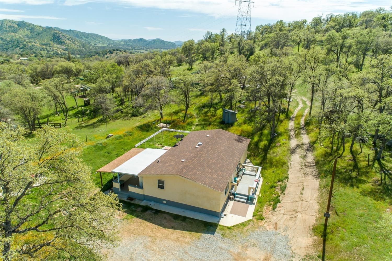 1321 Elwood Rd, Yokuts Valley, CA 93675