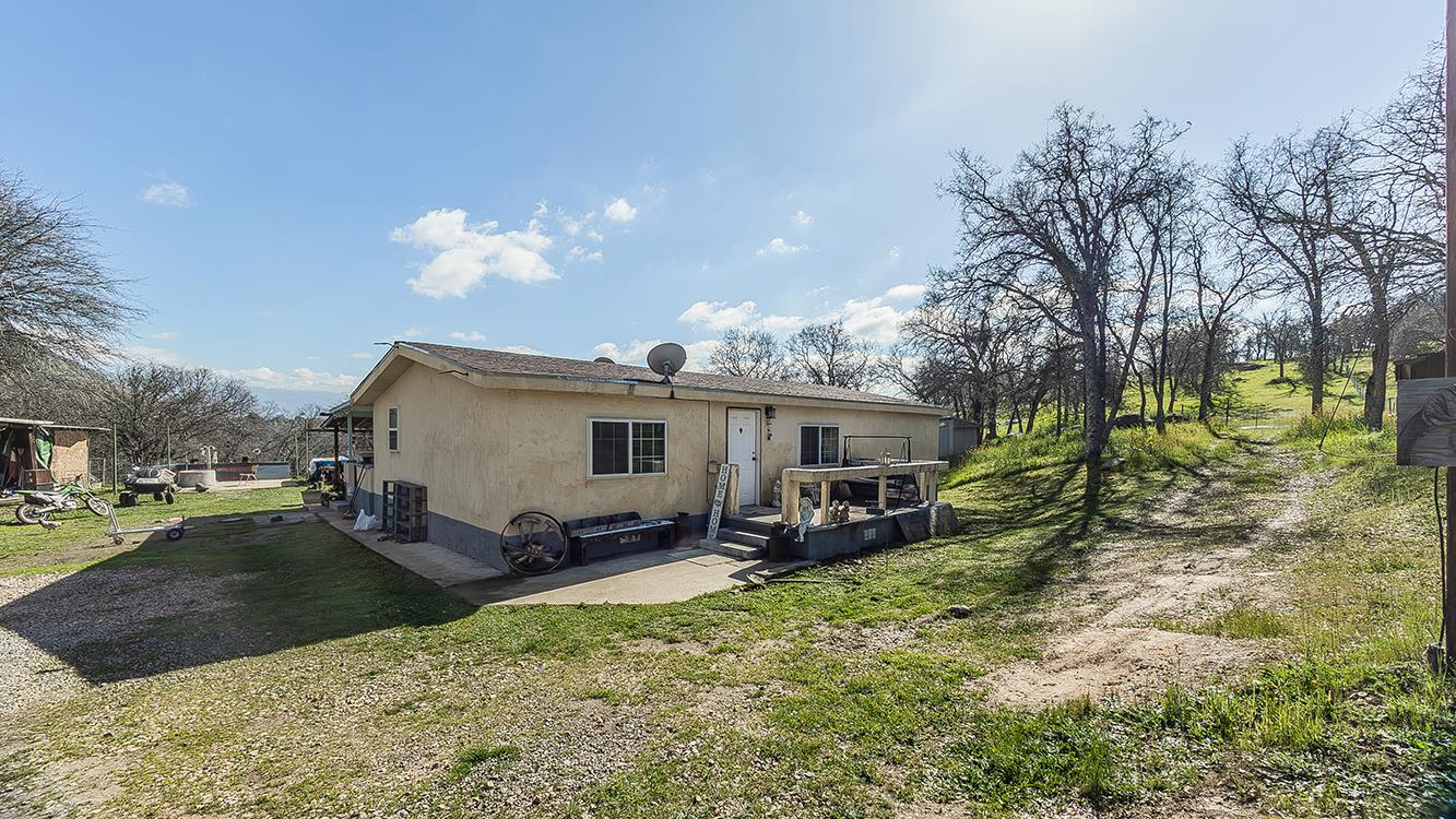 1321 Elwood Rd, Yokuts Valley, CA 93675