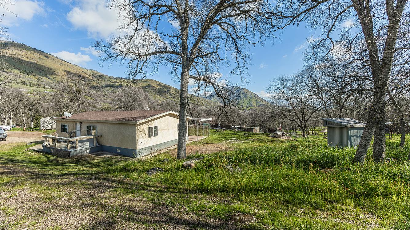 1321 Elwood Rd, Yokuts Valley, CA 93675