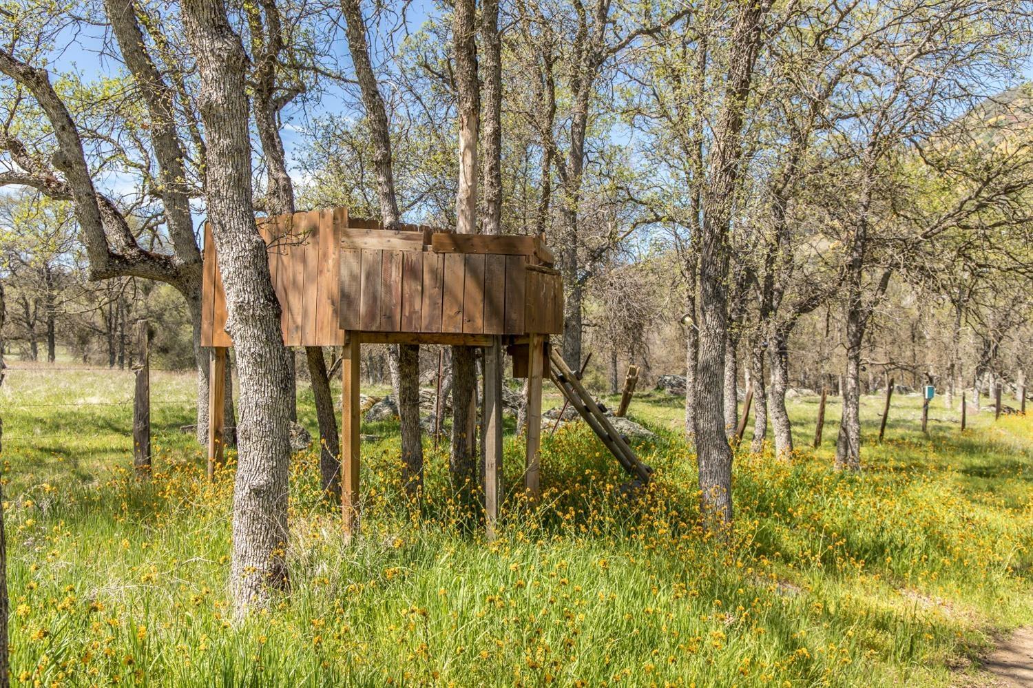 1321 Elwood Rd, Yokuts Valley, CA 93675