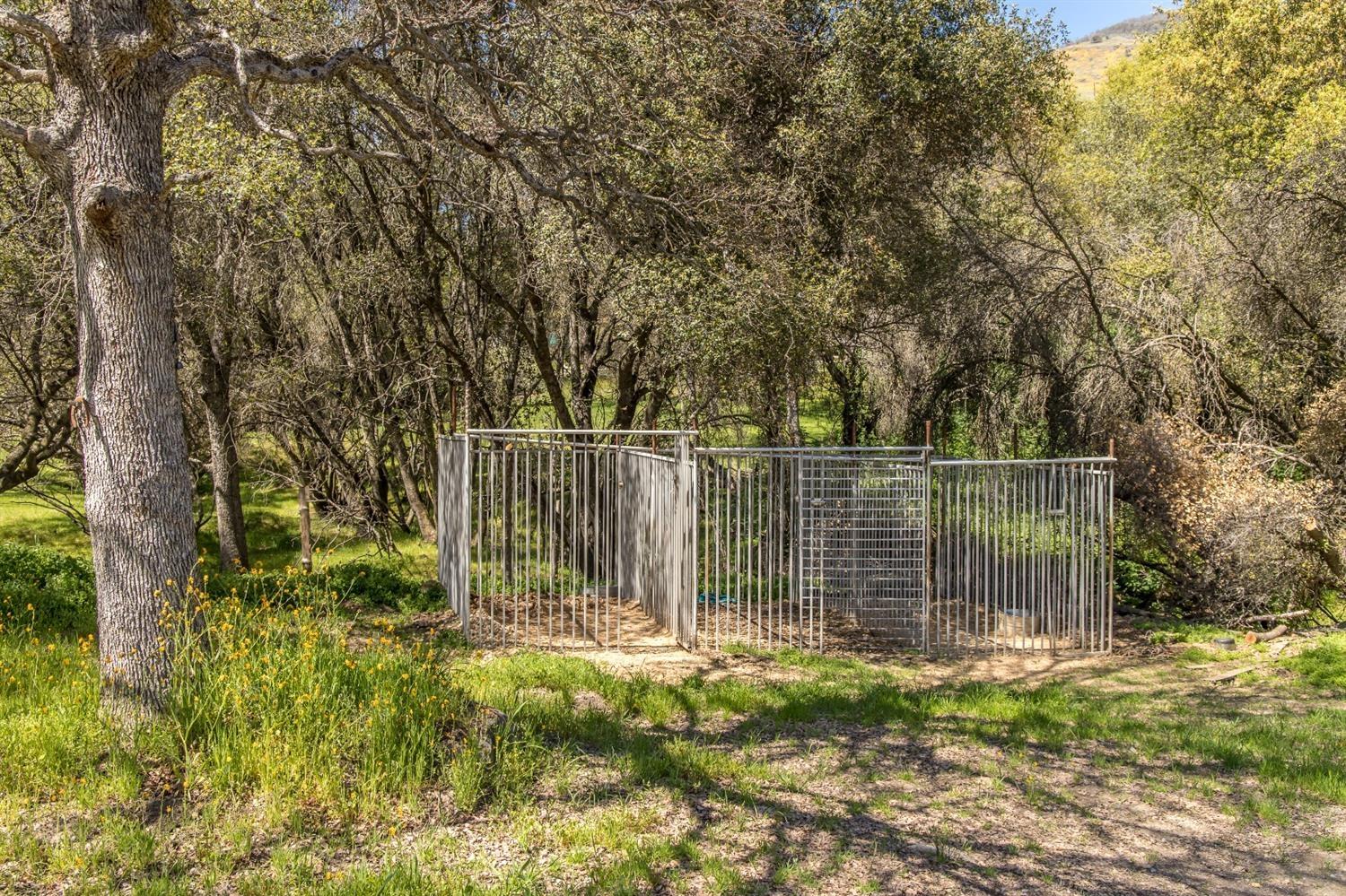 1321 Elwood Rd, Yokuts Valley, CA 93675