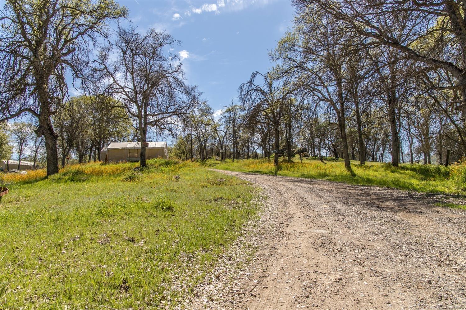 1321 Elwood Rd, Yokuts Valley, CA 93675