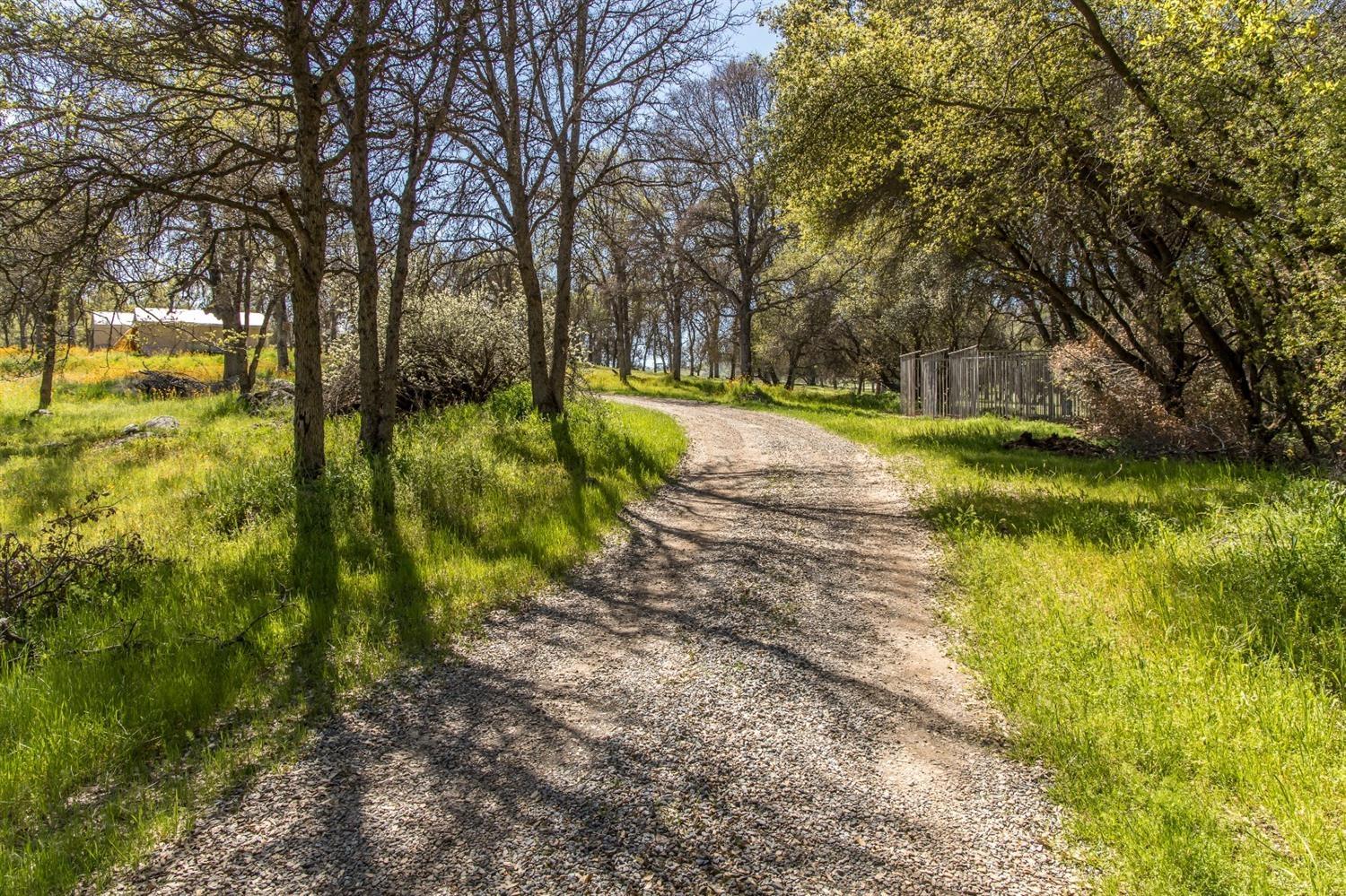 1321 Elwood Rd, Yokuts Valley, CA 93675