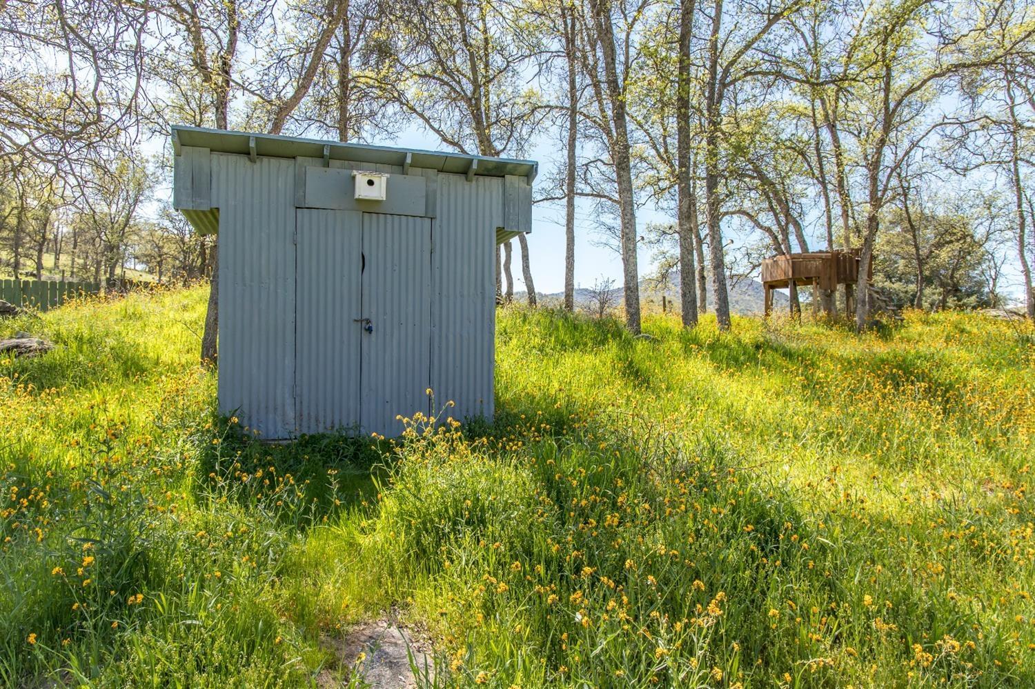 1321 Elwood Rd, Yokuts Valley, CA 93675