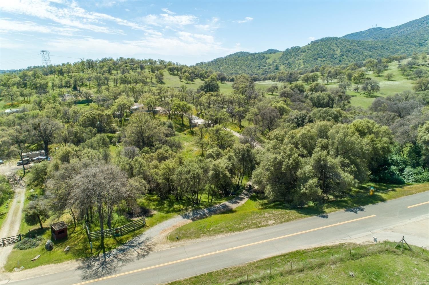 1321 Elwood Rd, Yokuts Valley, CA 93675