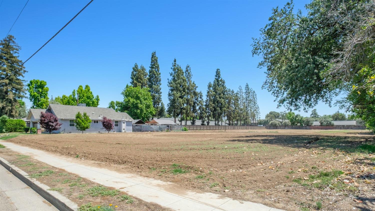 5458 E Tulare St, Fresno, CA 93727