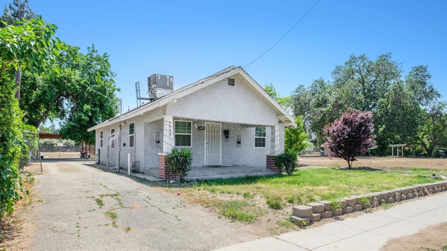 5458 E Tulare St, Fresno, CA 93727