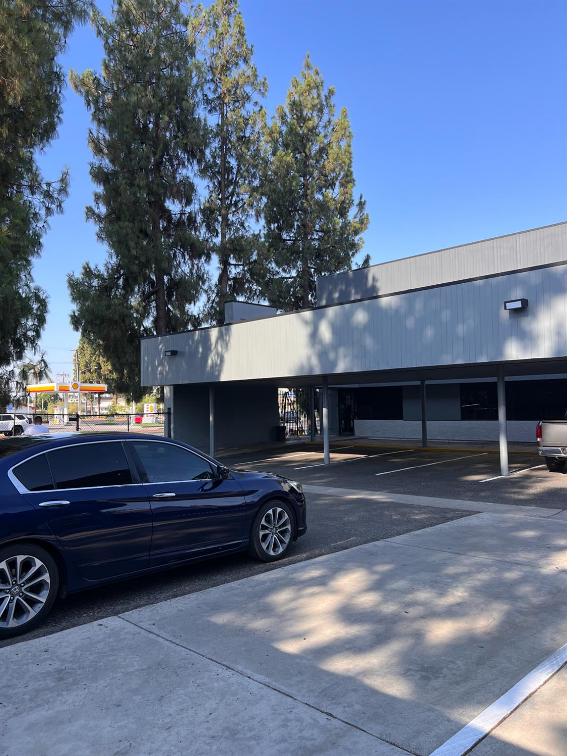 911 E Shields Ave, Fresno, CA 93704