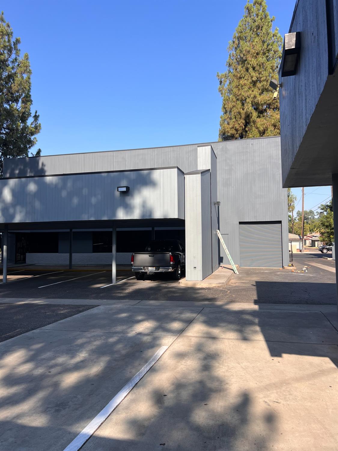 911 E Shields Ave, Fresno, CA 93704